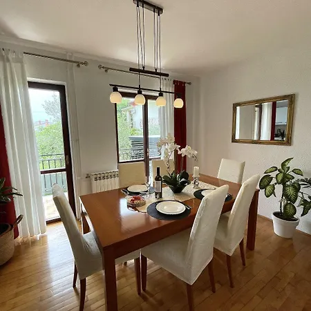 Voll Ausgestattetes In Mit Herrlicher Terrasse Zum Geniessen * Rovinj