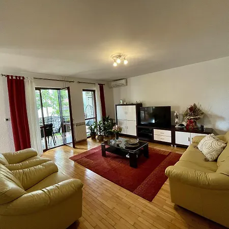 Apartment Voll Ausgestattetes In Mit Herrlicher Terrasse Zum Geniessen *