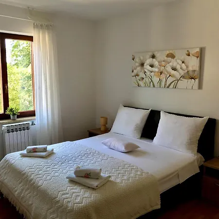 Voll Ausgestattetes In Mit Herrlicher Terrasse Zum Geniessen Apartment *