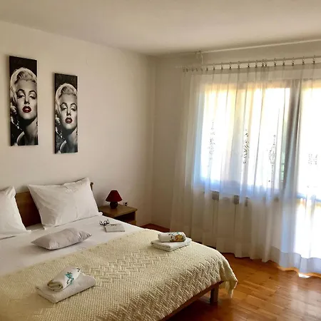 Apartment Voll Ausgestattetes In Mit Herrlicher Terrasse Zum Geniessen Rovinj