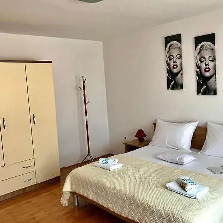 Apartment Voll Ausgestattetes In Mit Herrlicher Terrasse Zum Geniessen Rovinj