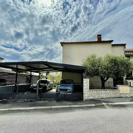 Voll Ausgestattetes In Mit Herrlicher Terrasse Zum Geniessen