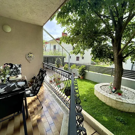 Voll Ausgestattetes In Mit Herrlicher Terrasse Zum Geniessen Apartment *